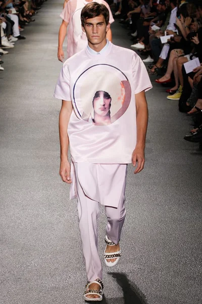 Look 14